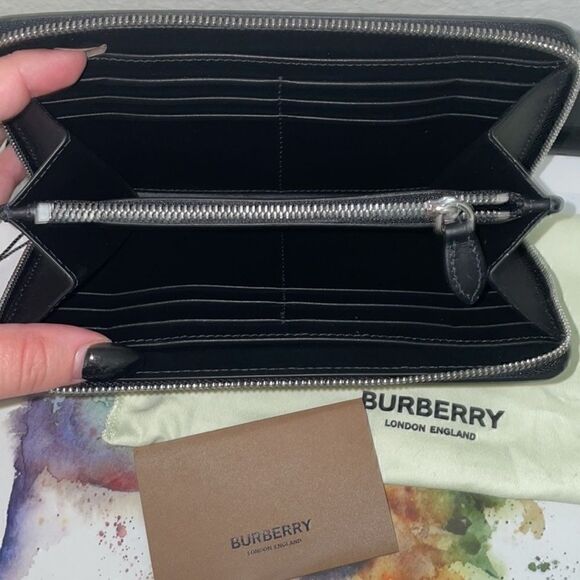 NWT Burberry Elmore Black Leather Full Zippy Wallet 🖤 - Picture 3 of 4
